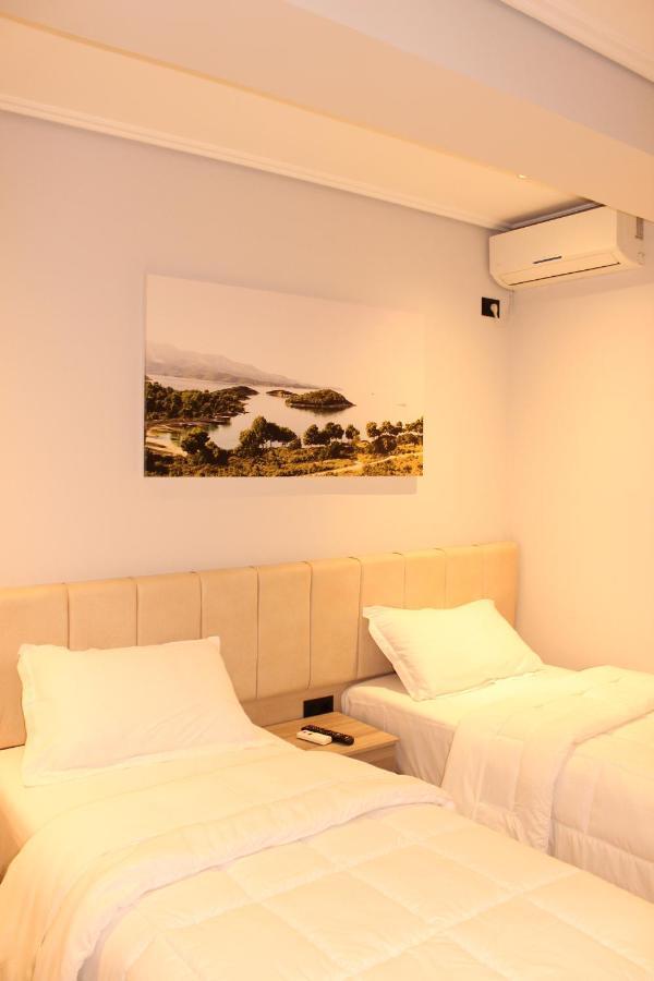 Bebi Hotel And Apartments Sarandë Exterior foto