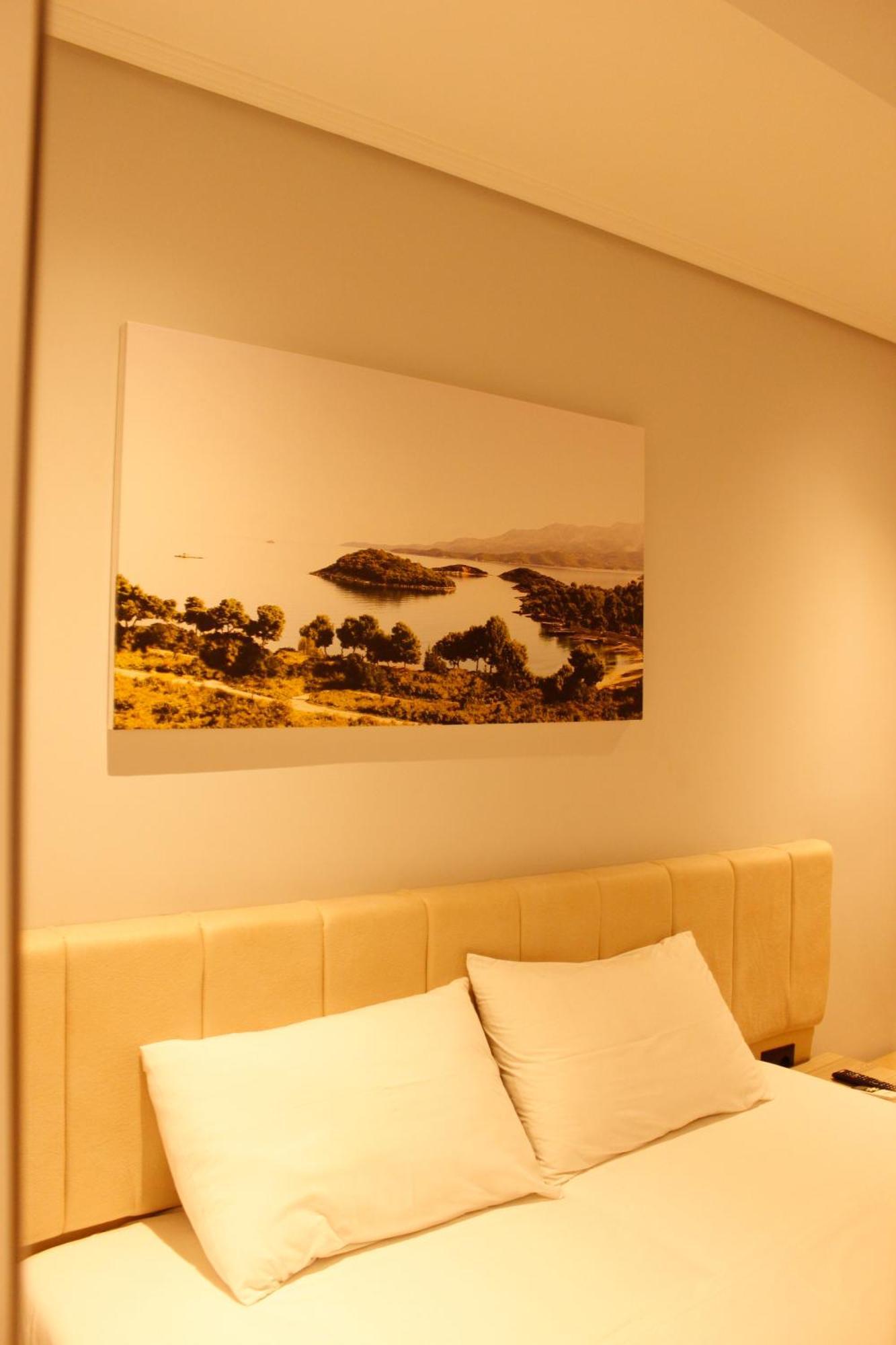 Bebi Hotel And Apartments Sarandë Exterior foto